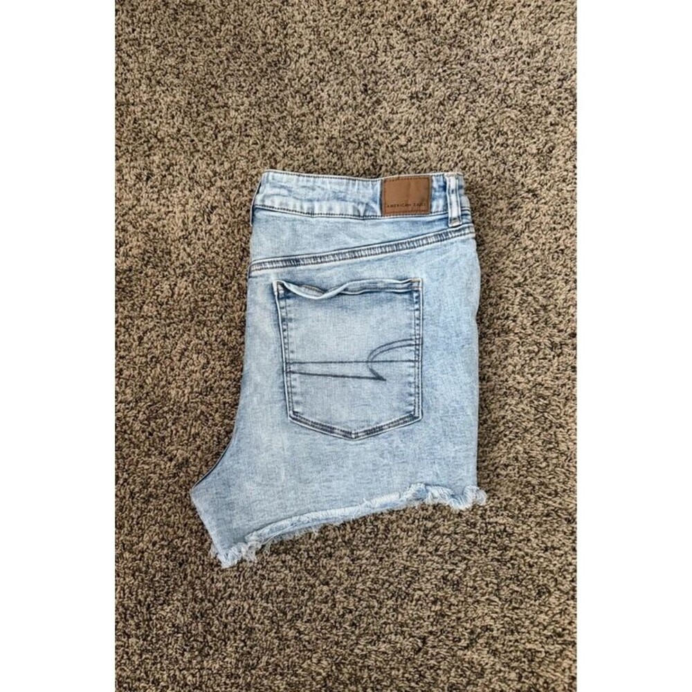 AE Light Wash Women’s Shorts Size 18